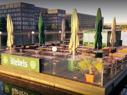 Photo: Diebels im Hafen